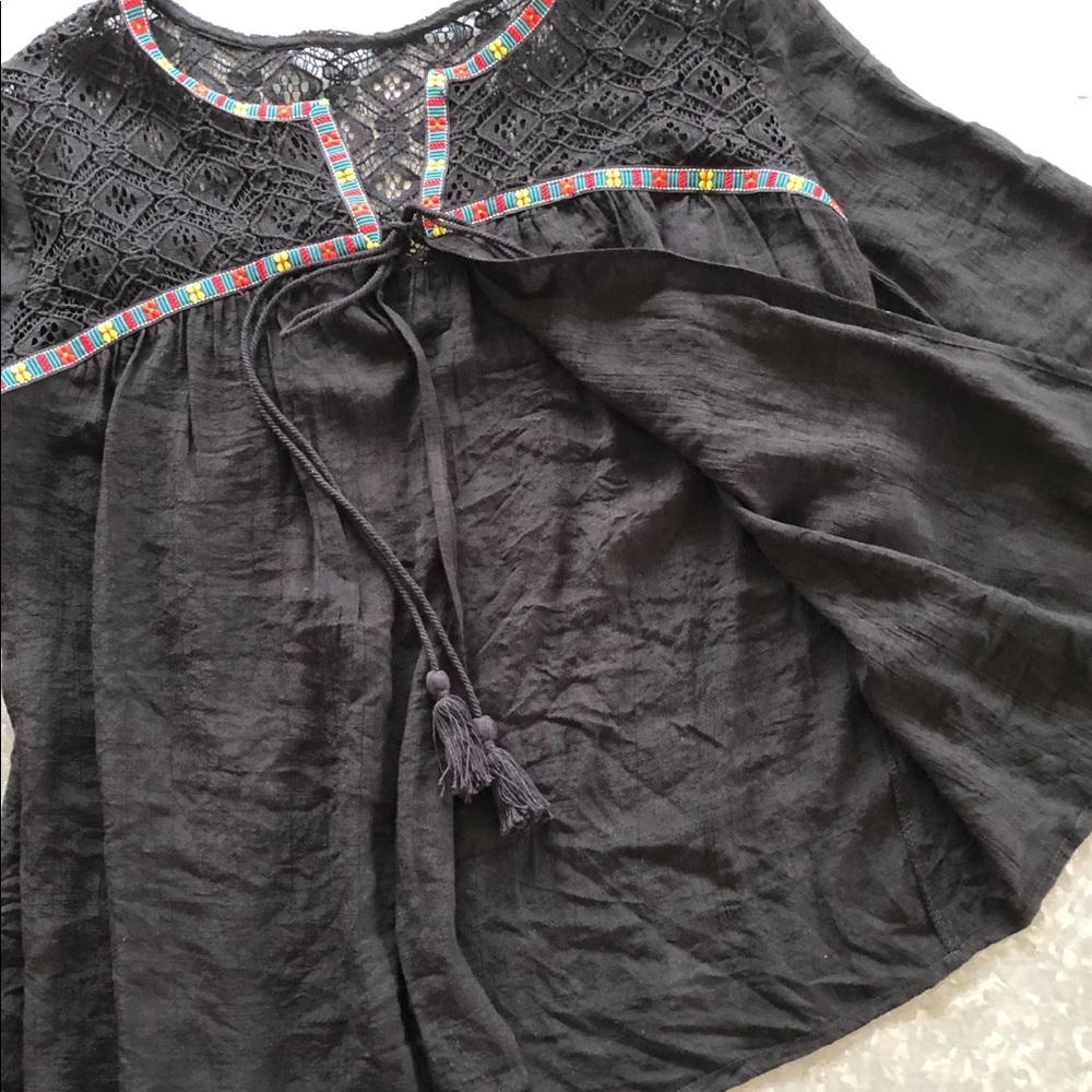 Pretty little top! Black w color trim!